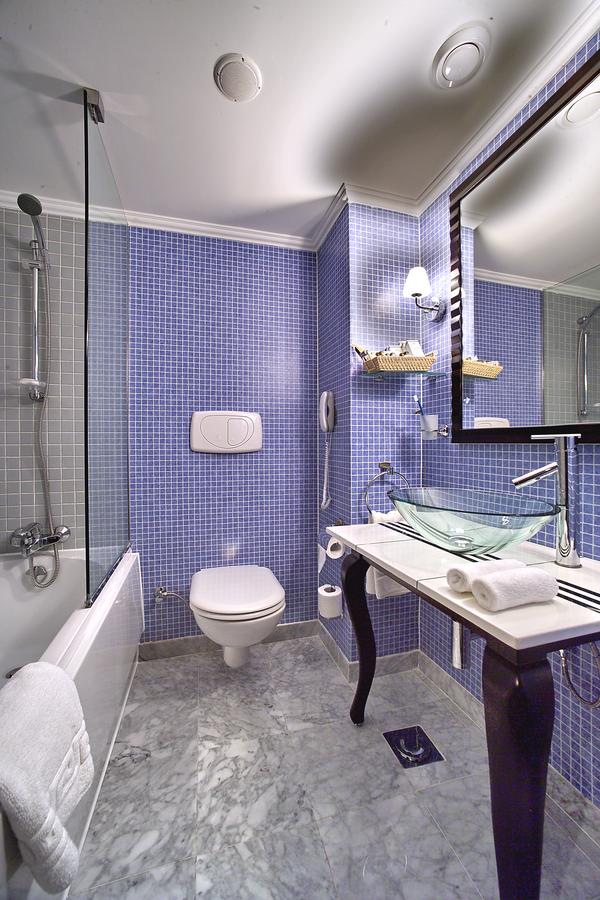 Sonesta Star Goddess Luxury Nile Cruise bathroom