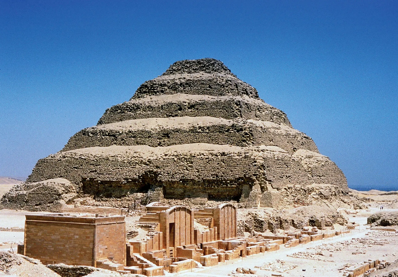 Egito Essencial em 9 Dias - 4 - EZ TOUR EGYPT Pirâmide de Djoser, em Saqqara