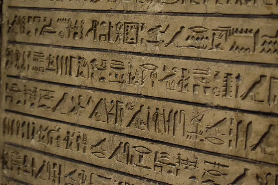 Unravel the Mystery of Ancient Egyptian Hieroglyphics - 7 - EZ TOUR EGYPT hieroglyphic 3839141 960 720 - Unravel the Mystery of Ancient Egyptian Hieroglyphics - EZ TOUR EGYPT