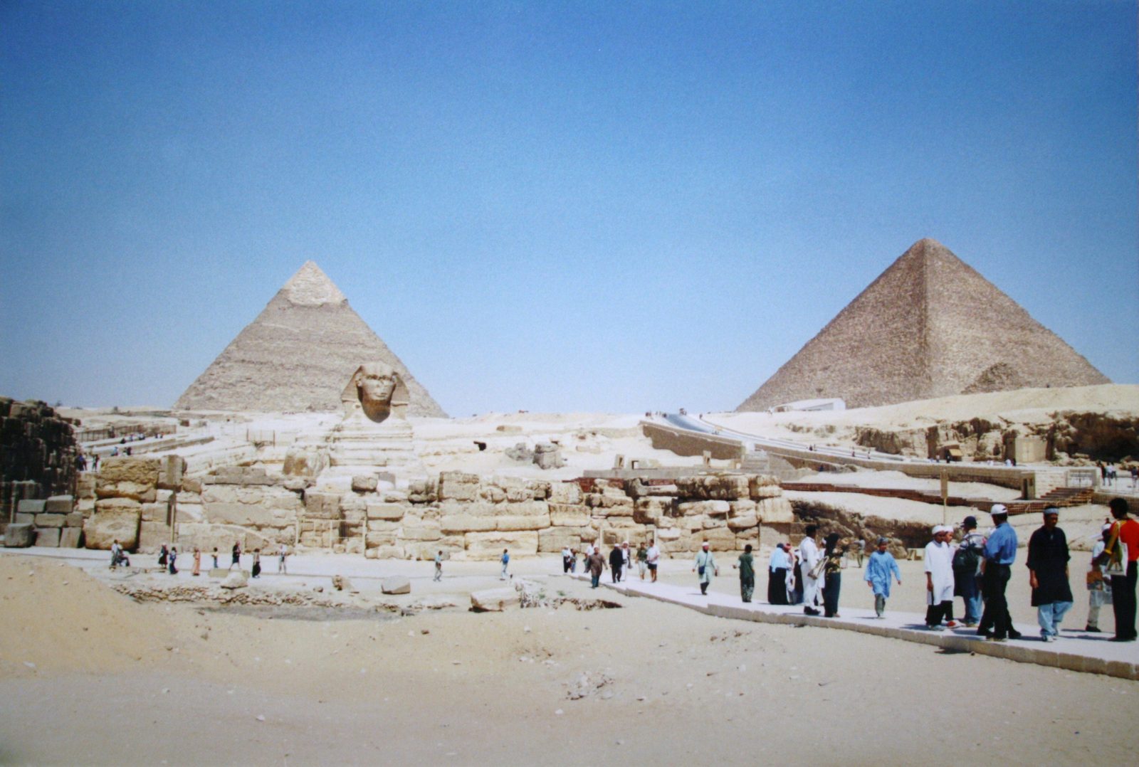 Esfinge de Gizé: Quem Construiu e o Que Houve com o Nariz - 4 - EZ TOUR EGYPT A Esfinge e as pirâmides de Quéfren e Quéops