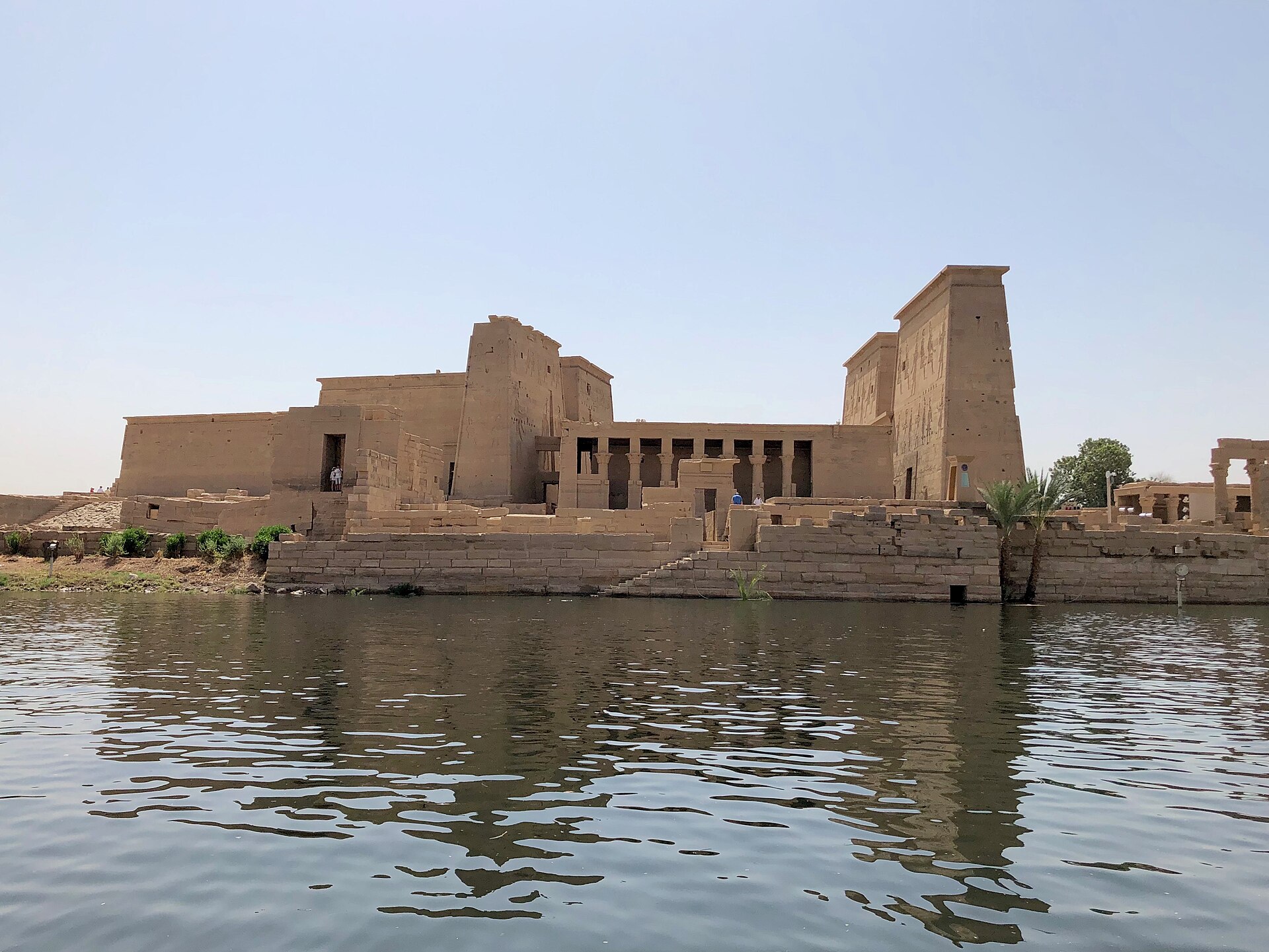 Passeios de Um Dia no Egito - 7 - EZ TOUR EGYPT O templo de Philae, visto do rio